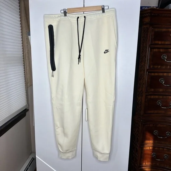Nike Tech Fleece Joggers Pants Coconut Milk Black FB8002-113 Men's Size XXL NEW - Picture 1 of 4